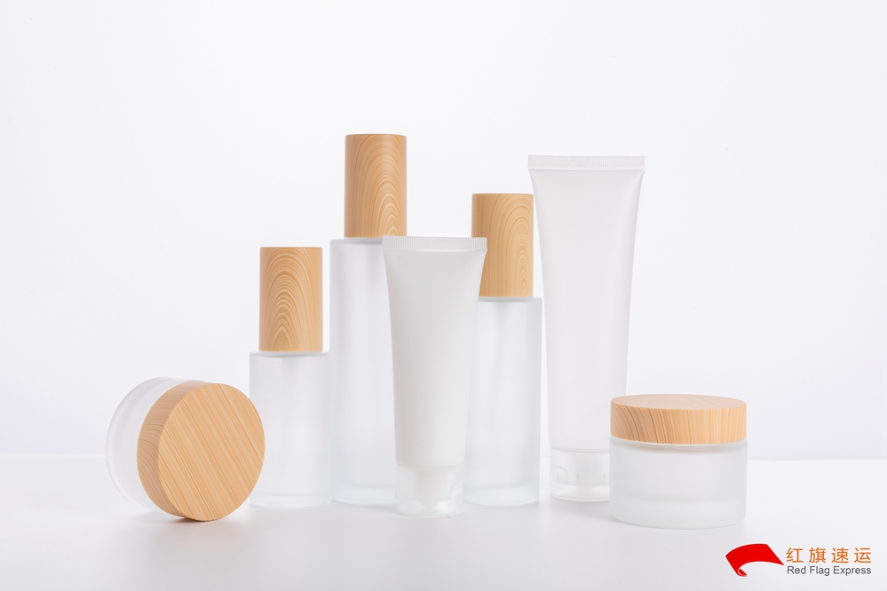 16554475437136.jpg 攝圖網(wǎng)_501396592_護膚品分裝化妝品套裝白底(企業(yè)商用)_副本.jpg